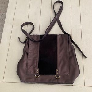 PlinioVisona messenger shoulder bag/crossbody.Color is Bronze.